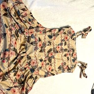 Cute flower tie dress size s never worn nwot